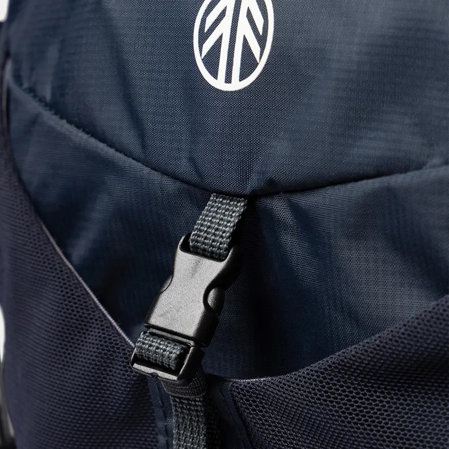 részlet Beyond Nordic Sweden BN503 fekete férfi outdoor hátizsák 20L