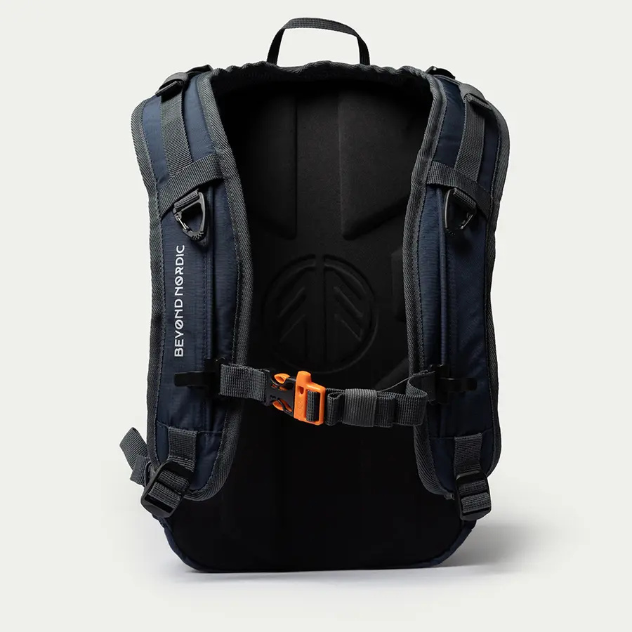 részlet Beyond Nordic Sweden BN503 fekete férfi outdoor hátizsák 20L