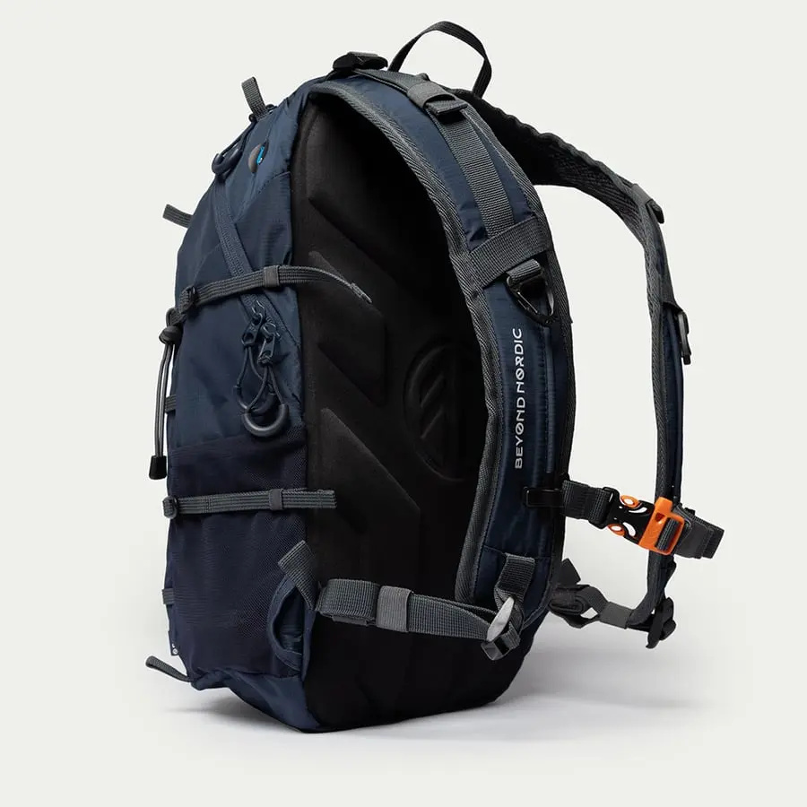 részlet Beyond Nordic Sweden BN503 fekete férfi outdoor hátizsák 20L