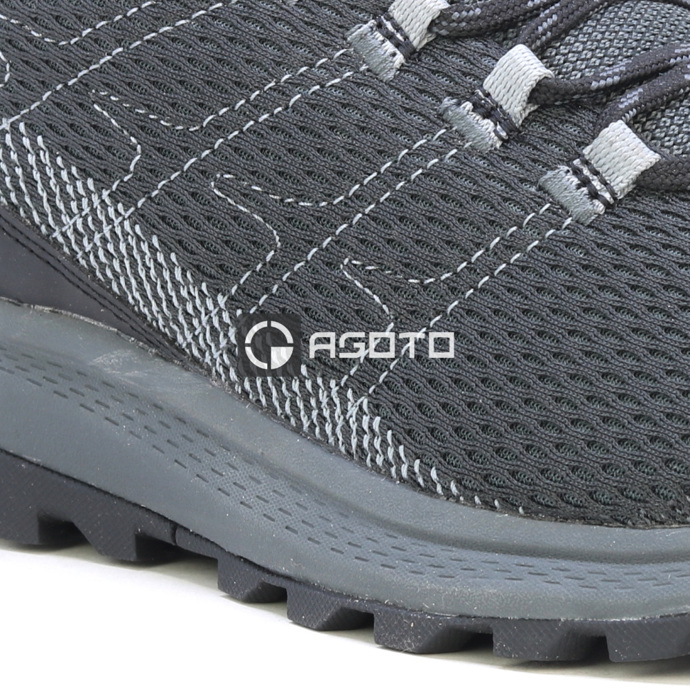 részlet MERRELL FLY STRIKE trekking cipők
